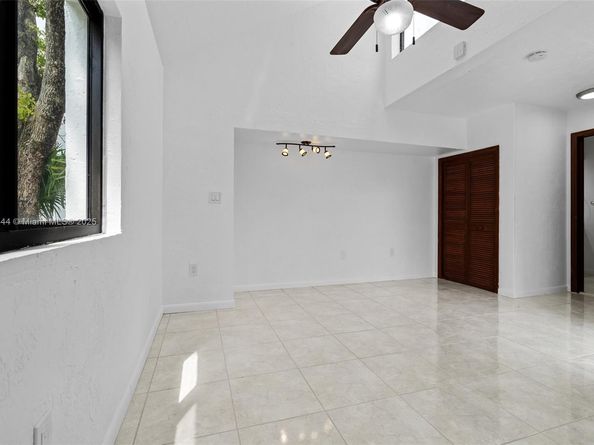 20215 W Oak Haven Cir, Miami FL 33179