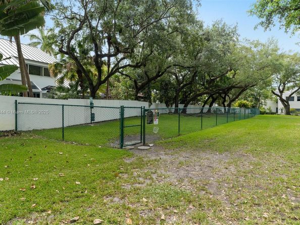 20215 W Oak Haven Cir, Miami FL 33179