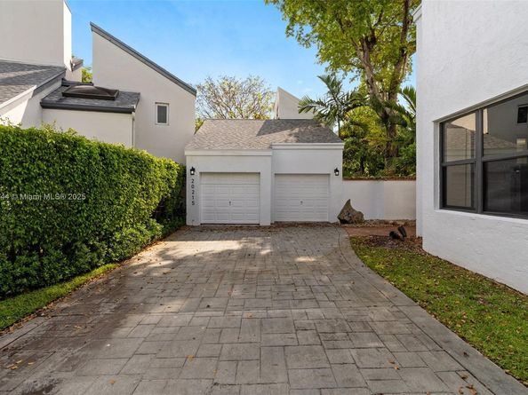 20215 W Oak Haven Cir, Miami FL 33179
