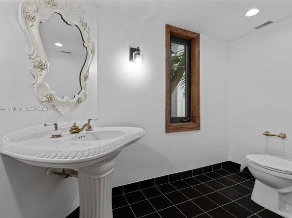 20215 W Oak Haven Cir, Miami FL 33179