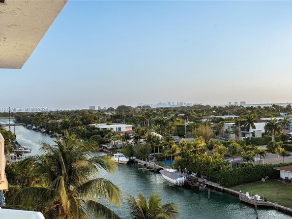 10140 W Bay Harbor Dr PH3, Bay Harbor Islands FL 33154