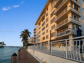 10140 W Bay Harbor Dr PH3, Bay Harbor Islands FL 33154