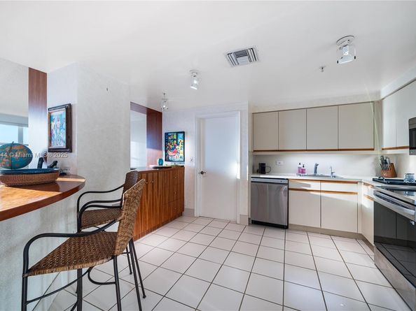 10140 W Bay Harbor Dr PH3, Bay Harbor Islands FL 33154