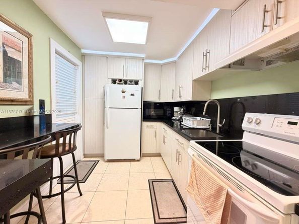441 NE 195th St 412, Miami FL 33179