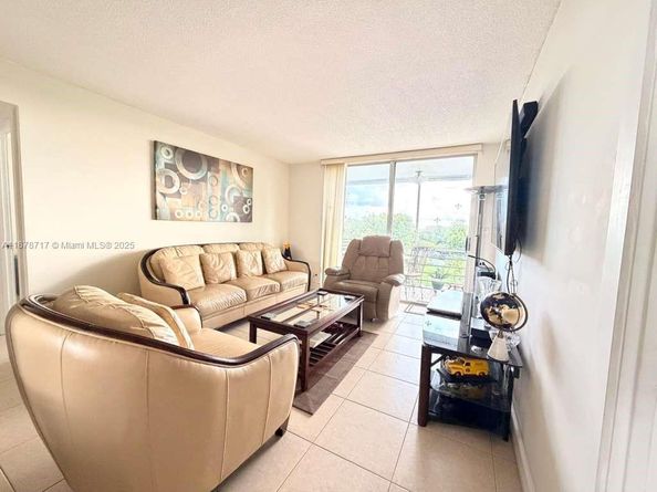 441 NE 195th St 412, Miami FL 33179