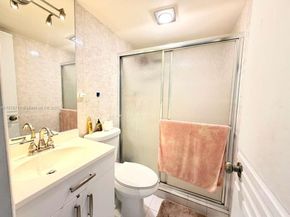 441 NE 195th St 412, Miami FL 33179