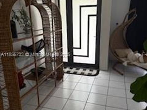 Undisclosed Address #A11856733, Miami FL 33165