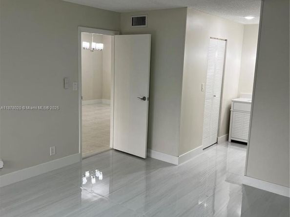 Undisclosed Address #A11878020, Lauderhill FL 33319