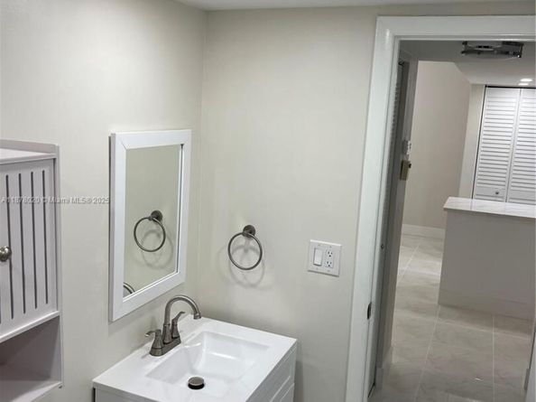 Undisclosed Address #A11878020, Lauderhill FL 33319