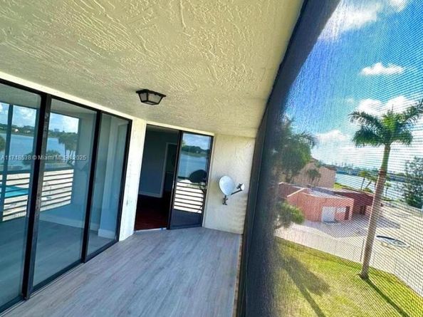 20840 San Simeon Way 305, Miami FL 33179