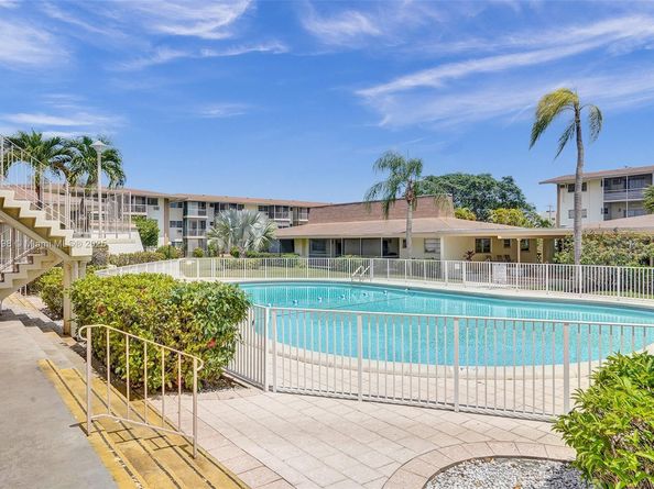 1355 NE 167th St 110, Miami FL 33162