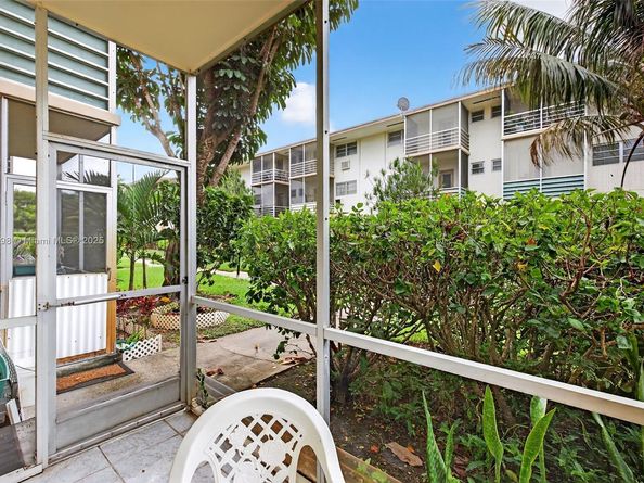 1355 NE 167th St 110, Miami FL 33162
