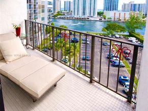 800 Parkview Dr 928, Hallandale Beach FL 33009