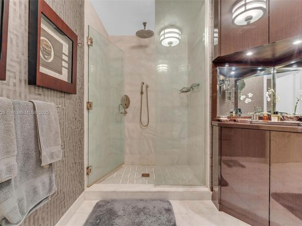 50 S Pointe Dr 705, Miami Beach FL 33139