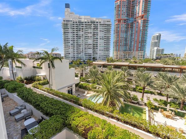 50 S Pointe Dr 705, Miami Beach FL 33139