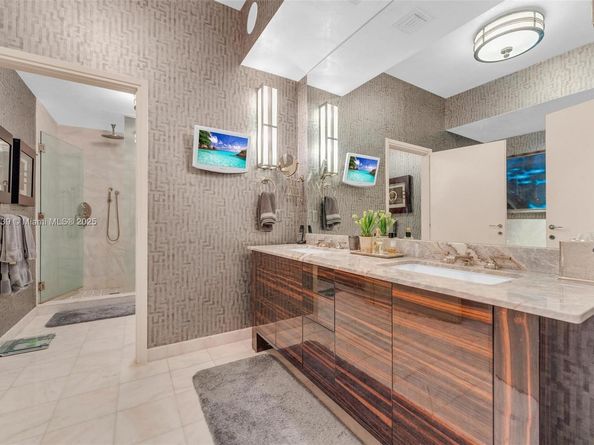 50 S Pointe Dr 705, Miami Beach FL 33139
