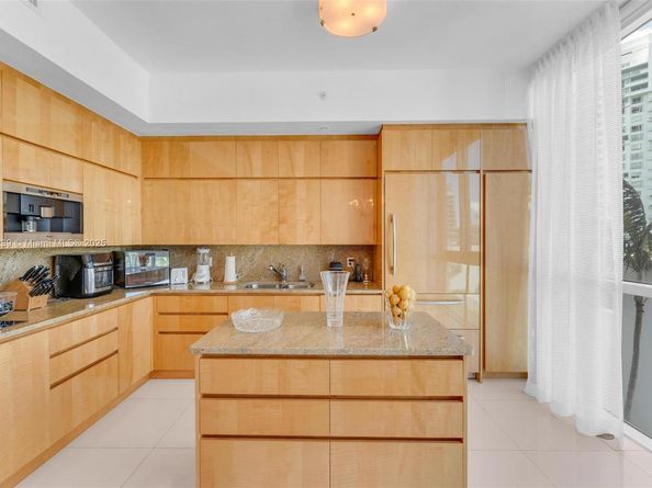 50 S Pointe Dr 705, Miami Beach FL 33139