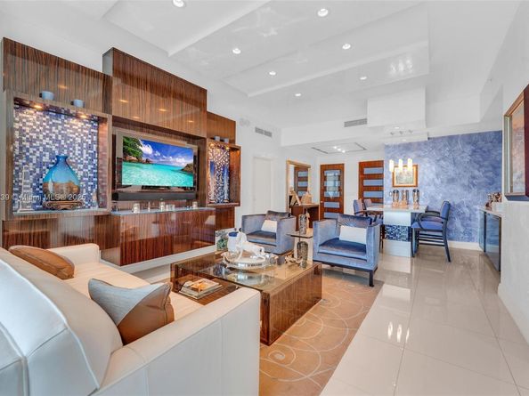 50 S Pointe Dr 705, Miami Beach FL 33139