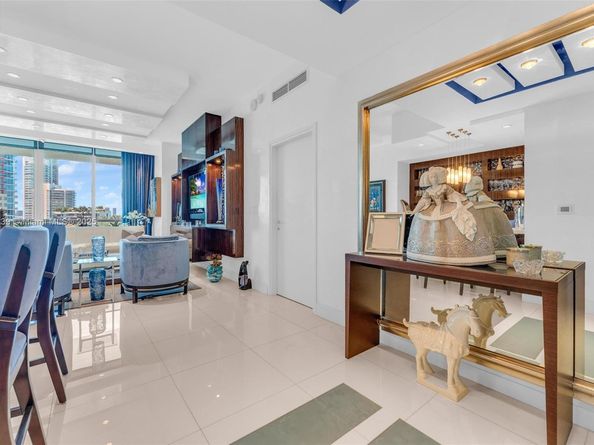 50 S Pointe Dr 705, Miami Beach FL 33139