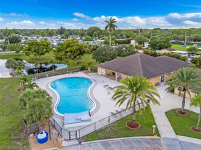 8360 SW 21st St, Davie FL 33324