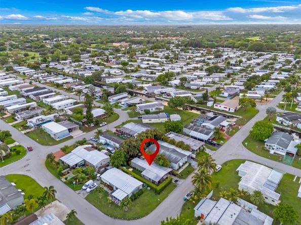 8360 SW 21st St, Davie FL 33324