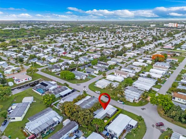 8360 SW 21st St, Davie FL 33324