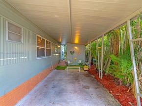 8360 SW 21st St, Davie FL 33324