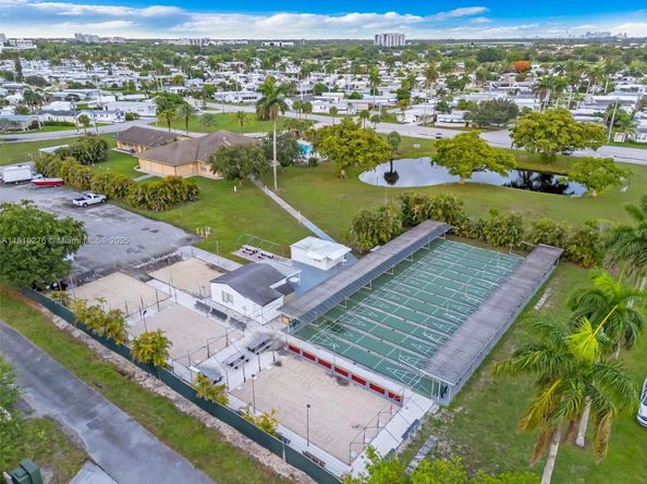 8360 SW 21st St, Davie FL 33324