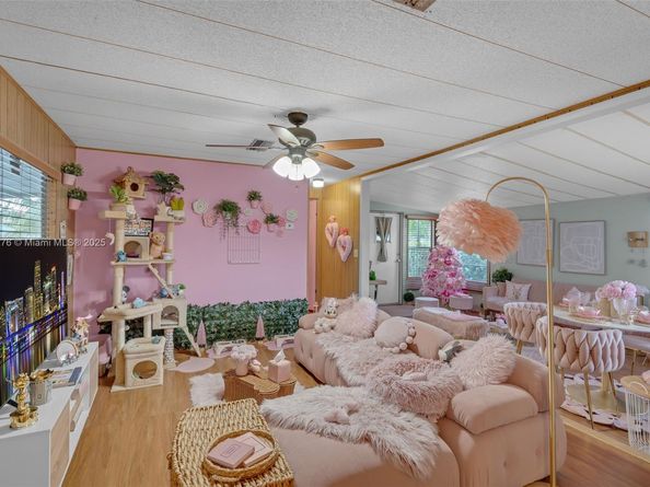 8360 SW 21st St, Davie FL 33324