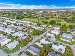 8360 SW 21st St, Davie FL 33324