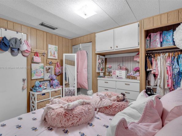 8360 SW 21st St, Davie FL 33324
