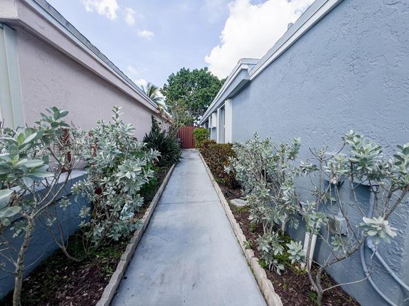 2051 NW 35th Ter, Coconut Creek FL 33066