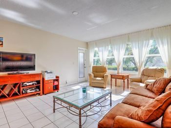 850 NE 12th Ave