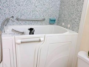 1121 NW 86th Ter, Pembroke Pines FL 33024