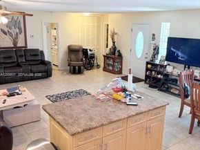 1121 NW 86th Ter, Pembroke Pines FL 33024