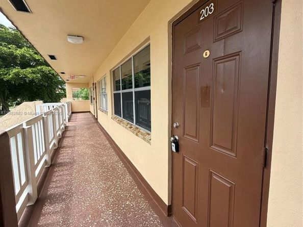 8851 Sunrise Lakes Blvd 203, Sunrise FL 33322