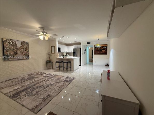 8851 Sunrise Lakes Blvd 203, Sunrise FL 33322