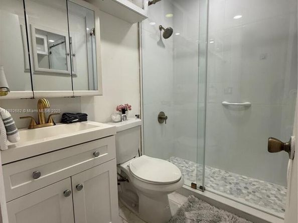 8851 Sunrise Lakes Blvd 203, Sunrise FL 33322