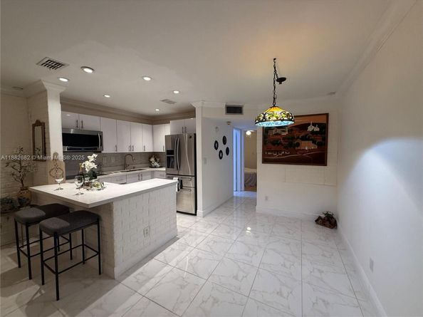 8851 Sunrise Lakes Blvd 203, Sunrise FL 33322