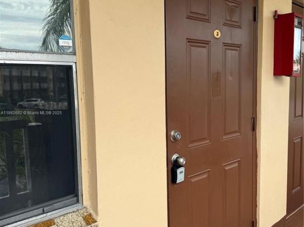 8851 Sunrise Lakes Blvd 203, Sunrise FL 33322