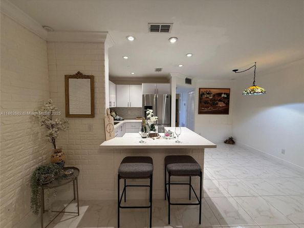 8851 Sunrise Lakes Blvd 203, Sunrise FL 33322