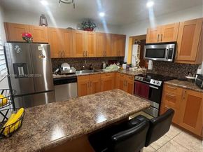 200 Berkley Rd 123, Hollywood FL 33024