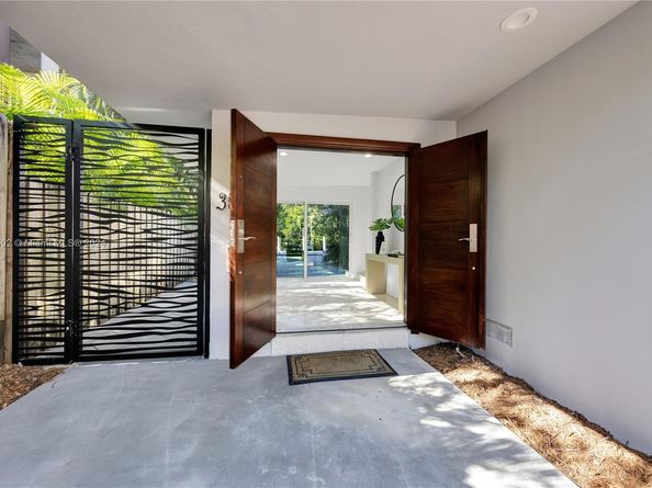 3566 Rockerman Rd, Miami FL 33133