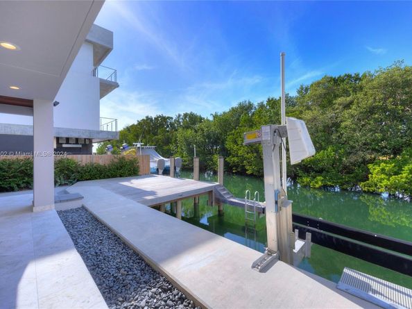 3566 Rockerman Rd, Miami FL 33133