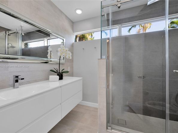 3566 Rockerman Rd, Miami FL 33133