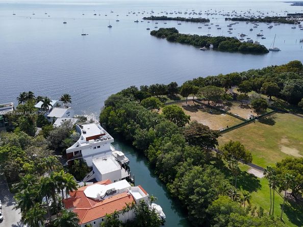 3566 Rockerman Rd, Miami FL 33133
