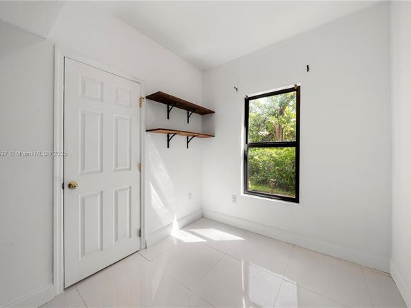 472 NE 130th St, North Miami FL 33161