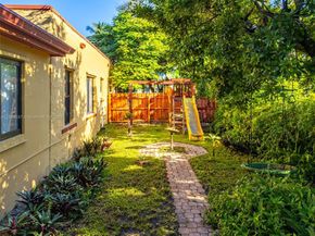 472 NE 130th St, North Miami FL 33161