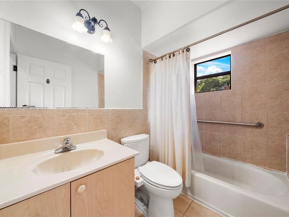 472 NE 130th St, North Miami FL 33161