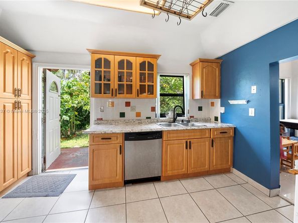 472 NE 130th St, North Miami FL 33161